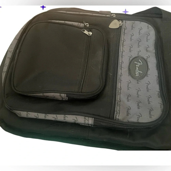 Fender guitar gig bag measuring 42” long. In excellent condition. - Picture 3 of 4